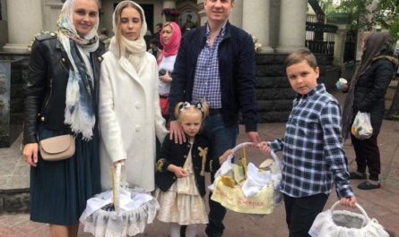 Сергей Шахов, его жена и дети