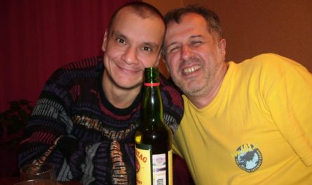 Айрат Дашков - слева