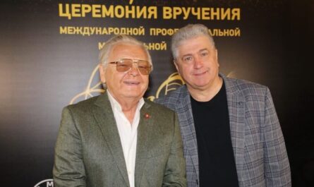 Юрий Антонов слева. 5 апреля 2021 года